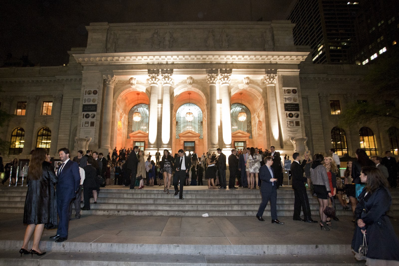Manhattan Rolls Out The Red Carpet For Cocktails